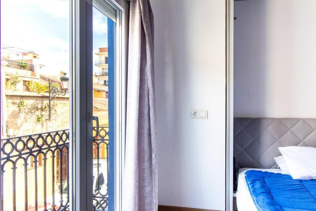 Estudio con terraza privada para disfrutar el sol Valenza Esterno foto