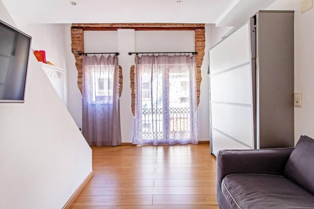 Estudio con terraza privada para disfrutar el sol Valenza Esterno foto