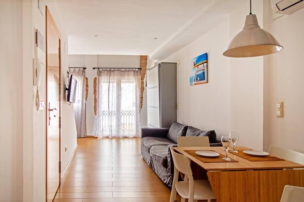 Estudio con terraza privada para disfrutar el sol Valenza Esterno foto